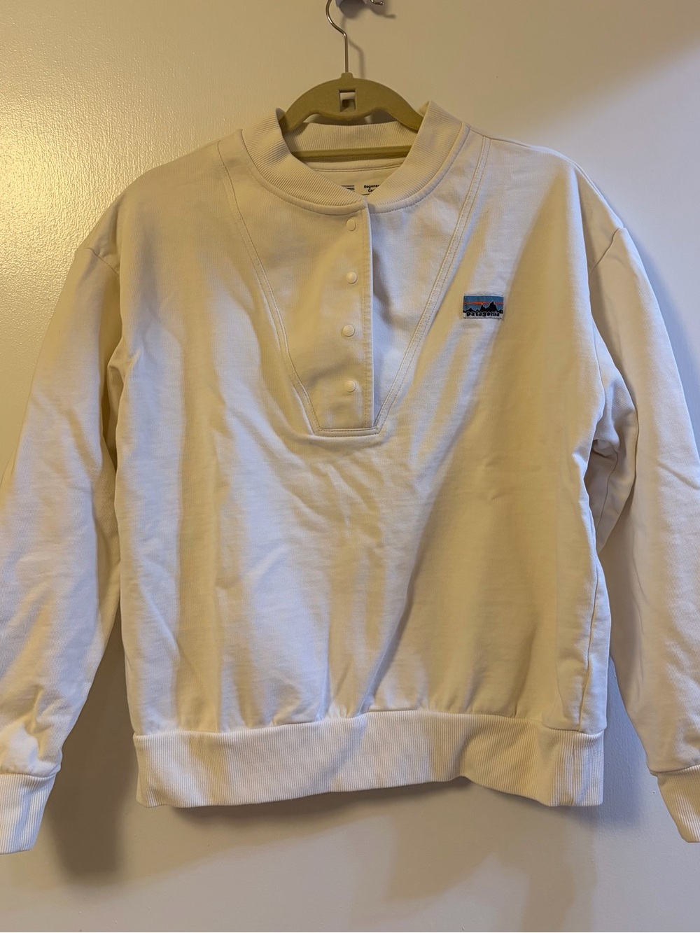 Patagonia Cream Henley Pullover -M